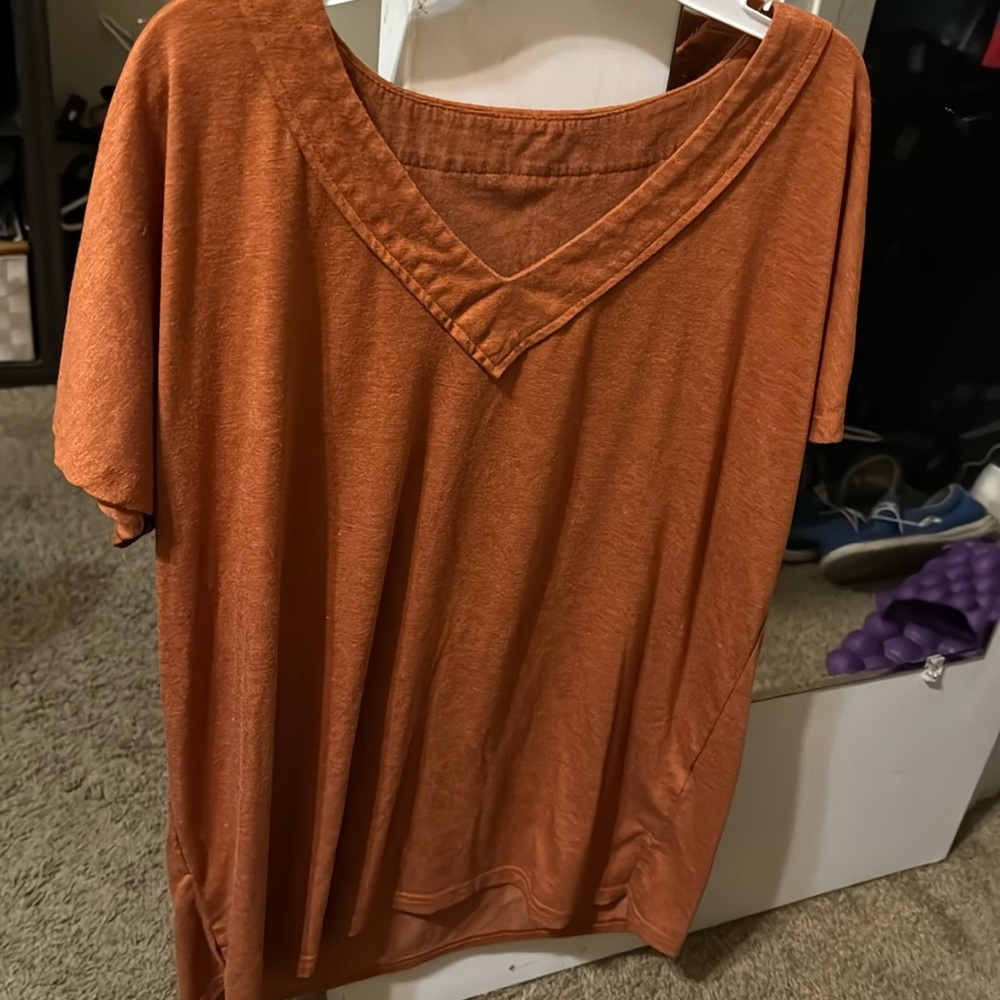 Did not come with tags. Brand new. Size small fits like medium. Too big for me.